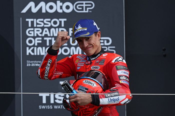 MotoGP Inggris 2025 – Marc Marquez Pembalap Paling Beruntung di Silverstone, Nyaris Nol Poin Saat Jatuh dan Dibayangi Murid Valentino Rossi di Garis Finis